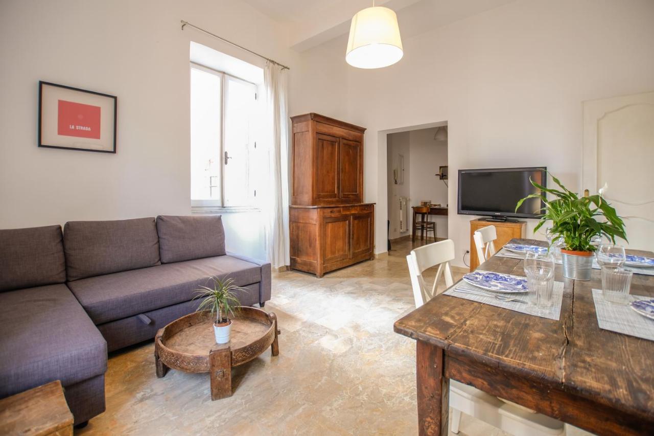 Spacious Apartment With Big Terrace At Colosseum Rome Luaran gambar