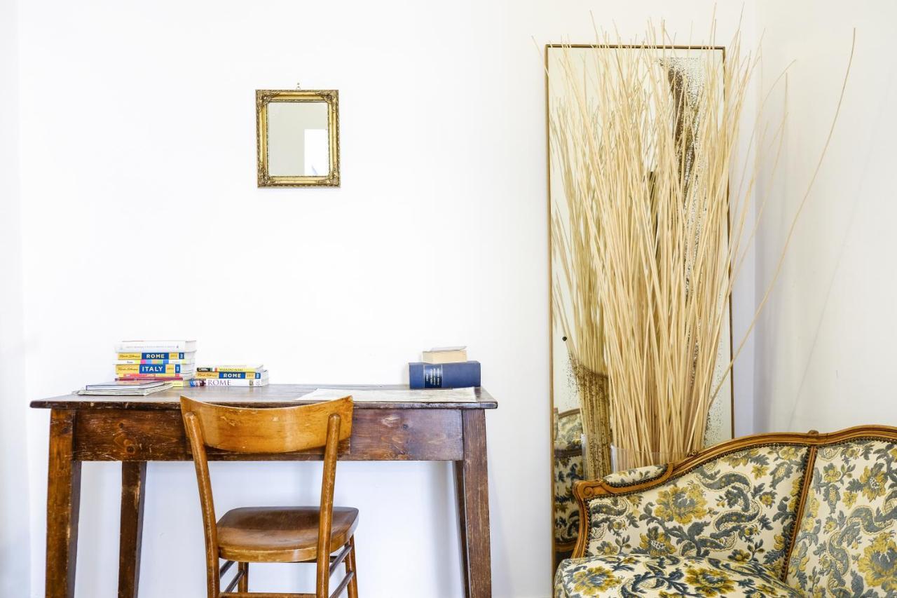 Spacious Apartment With Big Terrace At Colosseum Rome Luaran gambar