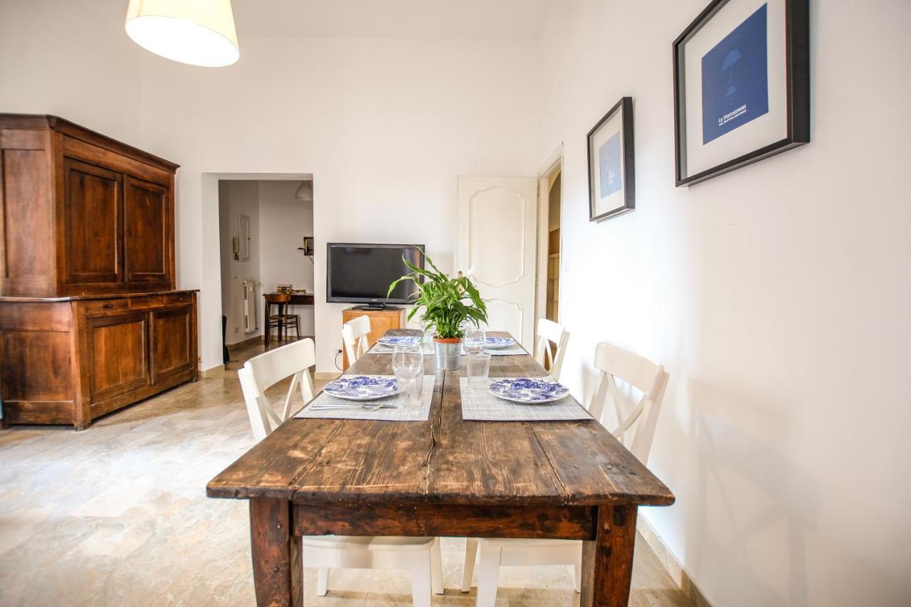 Spacious Apartment With Big Terrace At Colosseum Rome Luaran gambar