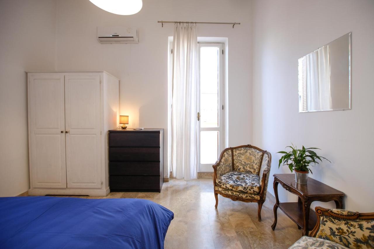 Spacious Apartment With Big Terrace At Colosseum Rome Luaran gambar
