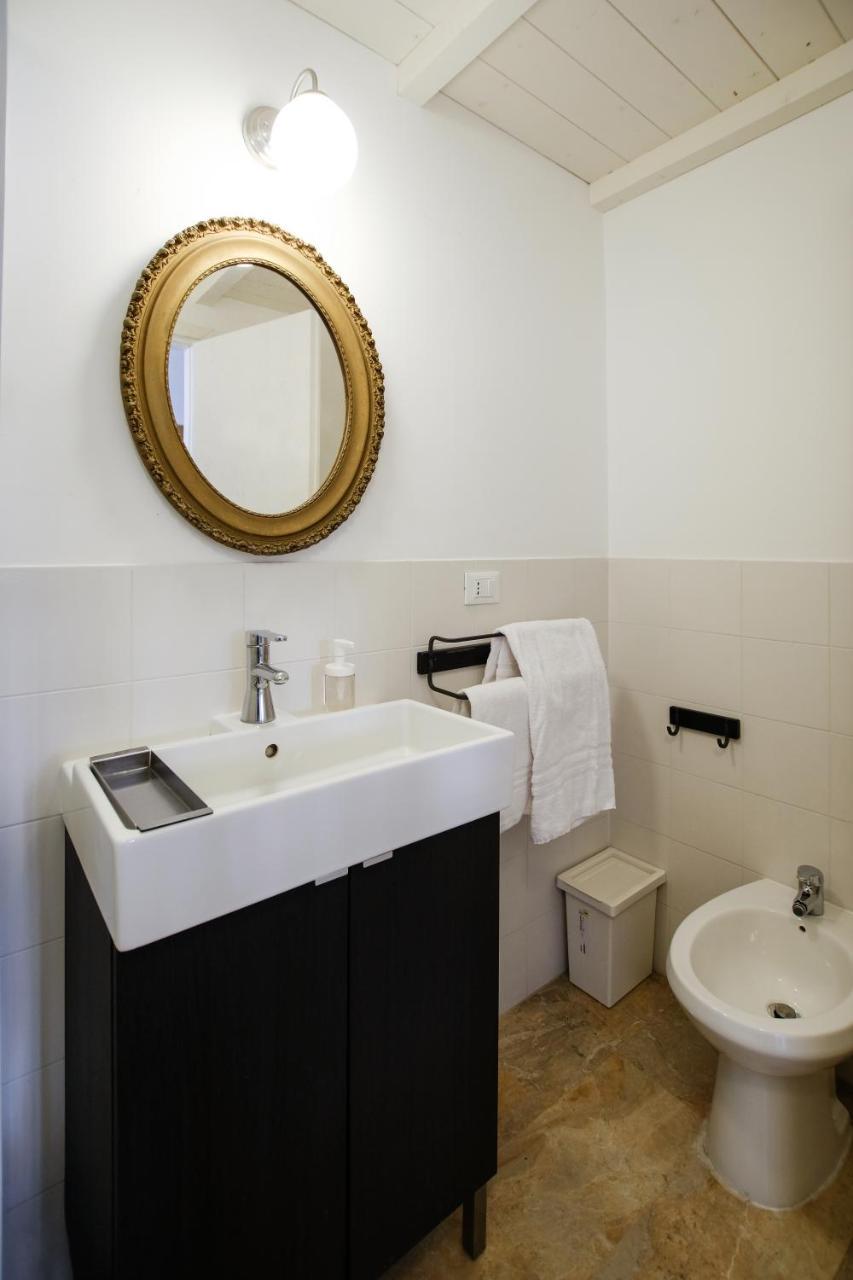 Spacious Apartment With Big Terrace At Colosseum Rome Luaran gambar