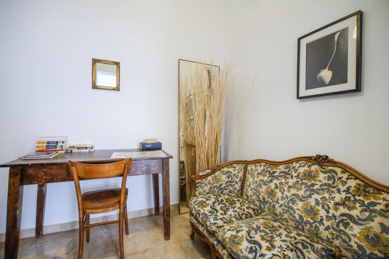 Spacious Apartment With Big Terrace At Colosseum Rome Luaran gambar