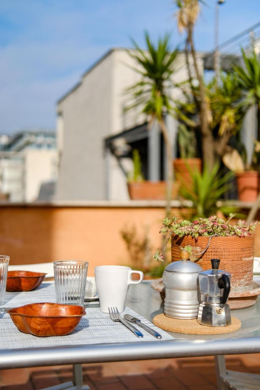 Spacious Apartment With Big Terrace At Colosseum Rome Luaran gambar