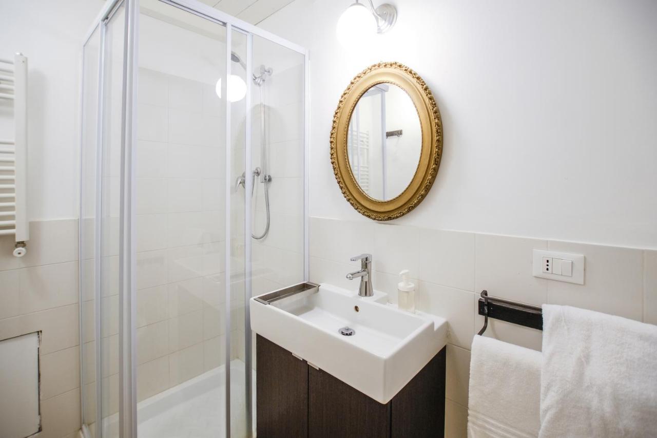 Spacious Apartment With Big Terrace At Colosseum Rome Luaran gambar